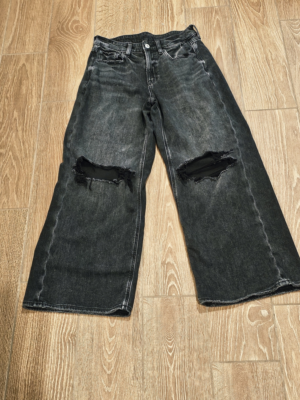 AE Super High-Waisted Baggy Wide-Leg Jean - Picture 2 of 6